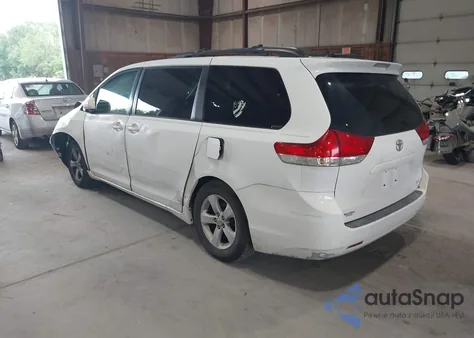 2011 Toyota Sienna Le V6 из США, поврежденный, VIN 5TDKK3DC7BS002160